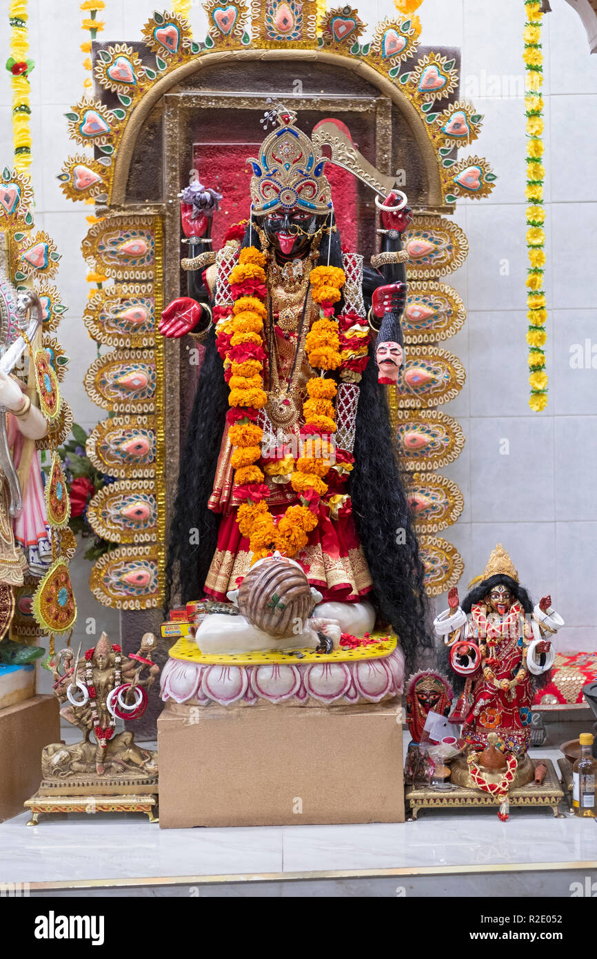 Ornate statue de la déesse hindoue Kali. À l'Om Shakti temple hindou à Flushing, Queens, New York. Banque D'Images