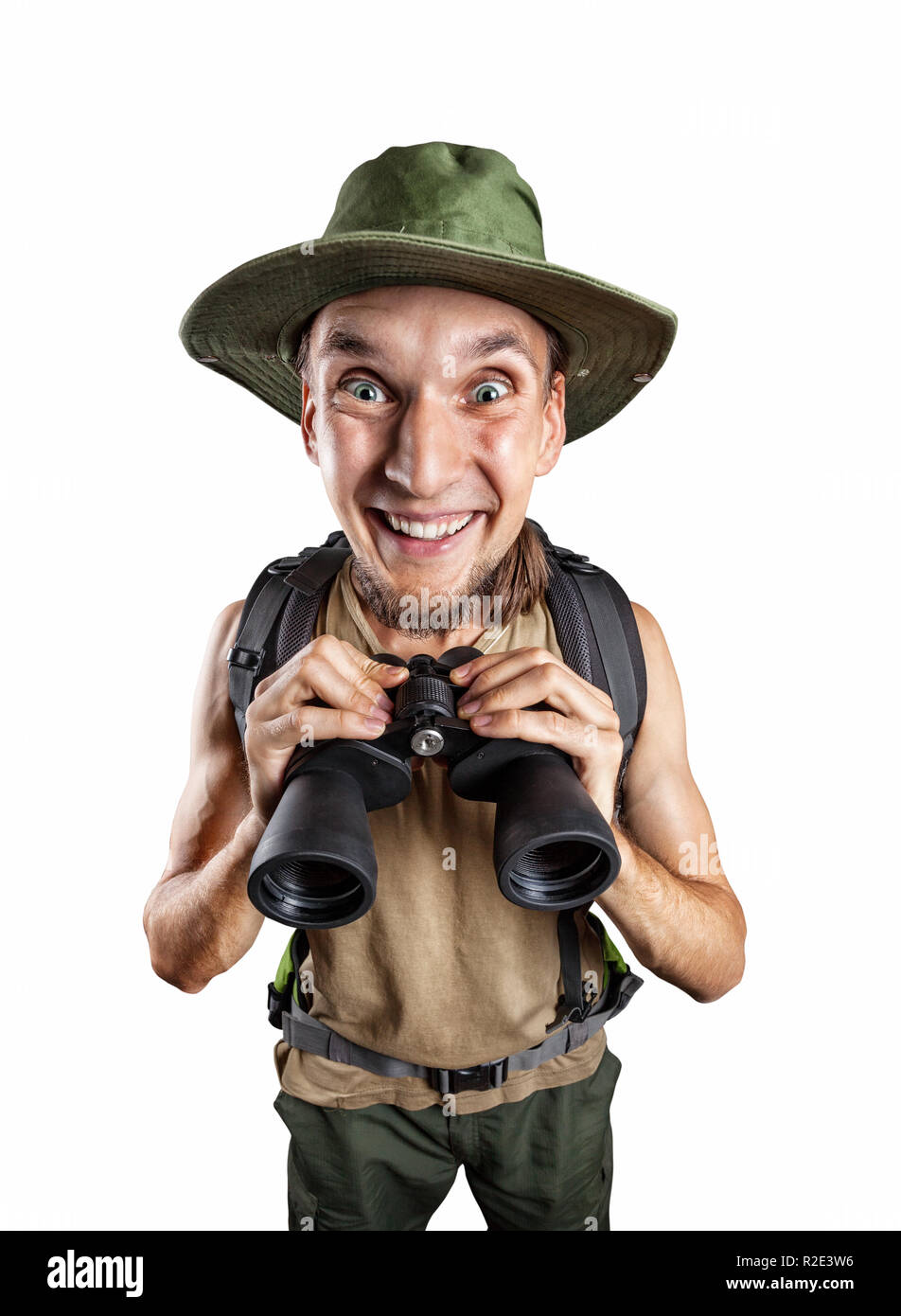 Homme heureux avec sac à dos et des jumelles isolé sur fond blanc avec clipping path Banque D'Images