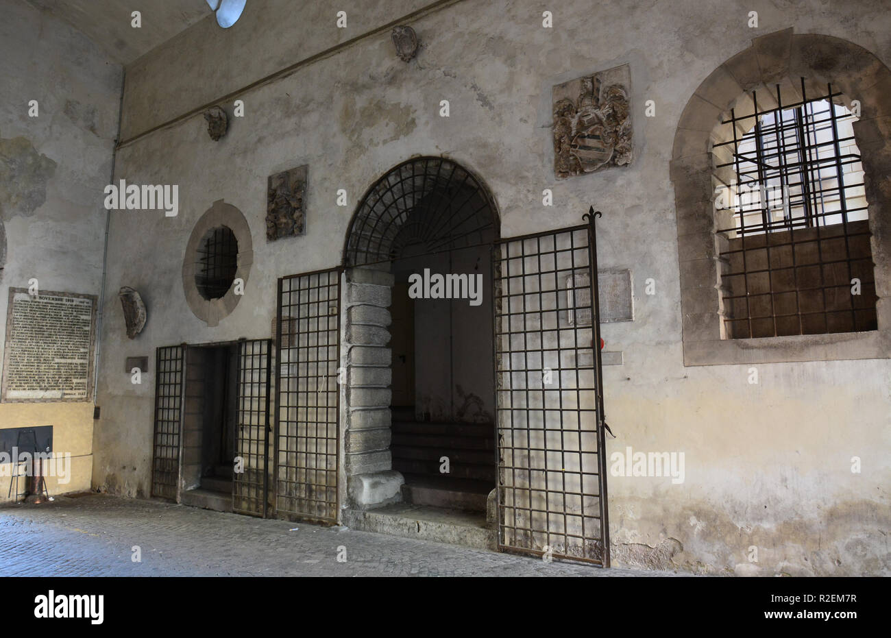 La belle ville de Belluno, entouré par les Dolomites, le métro de Porta dojona l'une des trois portes de la ville Banque D'Images