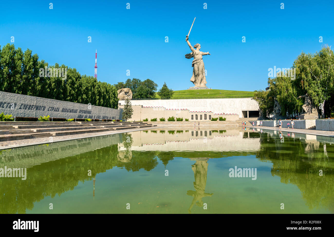 La patrie des appels, une statue colossale sur Mamaïev Kurgan à Volgograd, Russie Banque D'Images La patrie des appels, une statue colossale sur Mamaïev Kurgan à Volgograd, Russie Banque D'Images