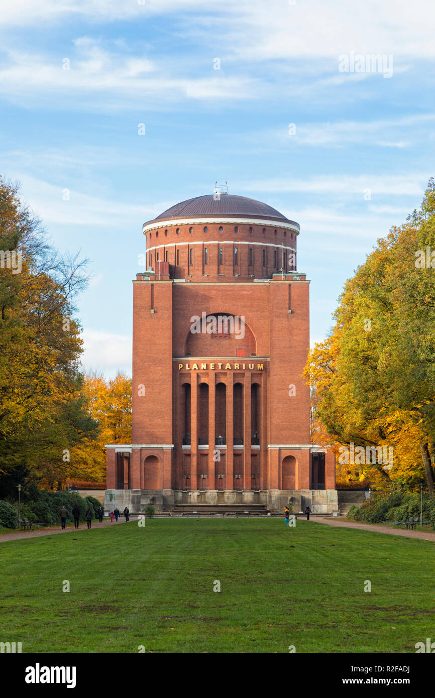 Le Planétarium de Hambourg, un ancien réservoir d'eau tour au Stadtpark Banque D'Images