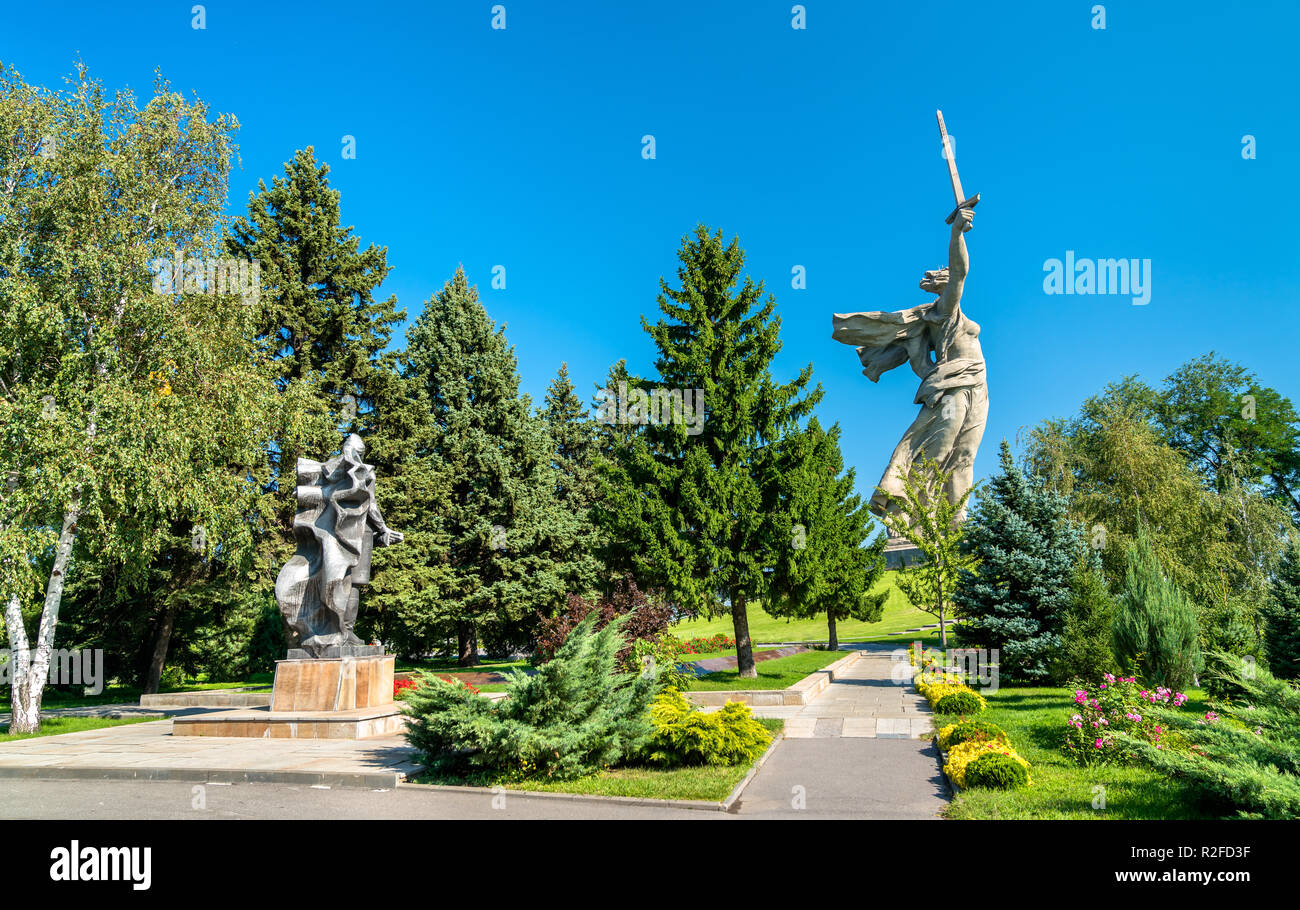 La patrie des appels, une statue colossale sur Mamaïev Kurgan à Volgograd, Russie Banque D'Images La patrie des appels, une statue colossale sur Mamaïev Kurgan à Volgograd, Russie Banque D'Images