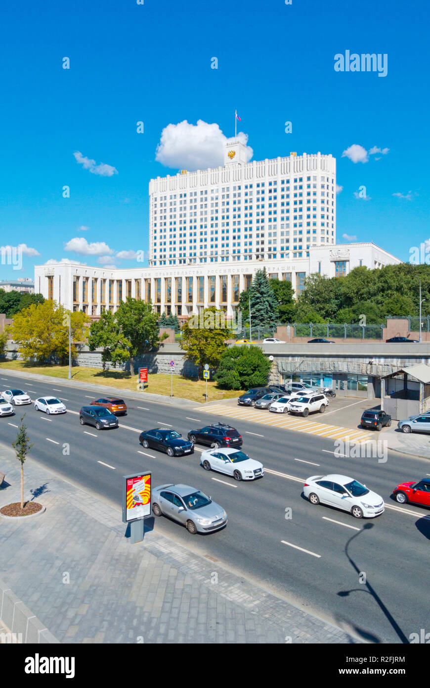 Krasnopresnenskaya Naberezhnaya, en face de la Maison Blanche russe, Moscou, Russie Banque D'Images