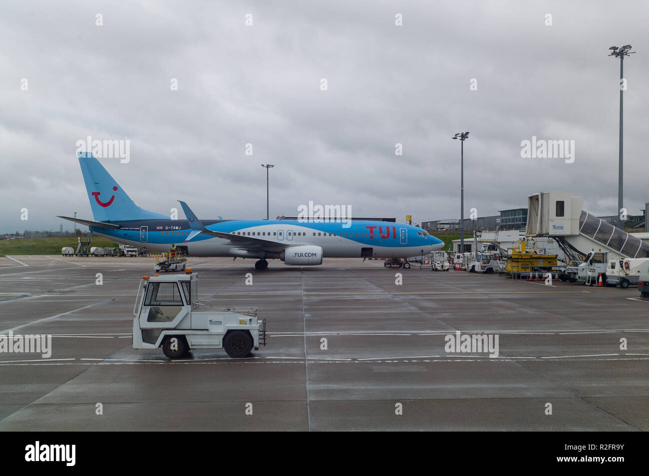Tui.com jet à l'aéroport d'Aberdeen en Écosse Banque D'Images