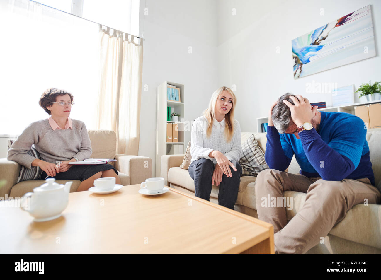 Femme mari blâmer pour l'adultère à la session Banque D'Images