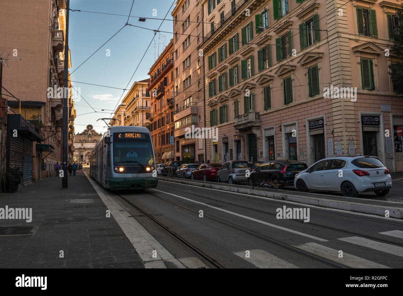 11/09/2018 - Rome, Italie : Dimanche après-midi dans le centre-ville, route de transport avec ATAC menant à Piazzale Flaminio et Piazza del Popolo. Banque D'Images