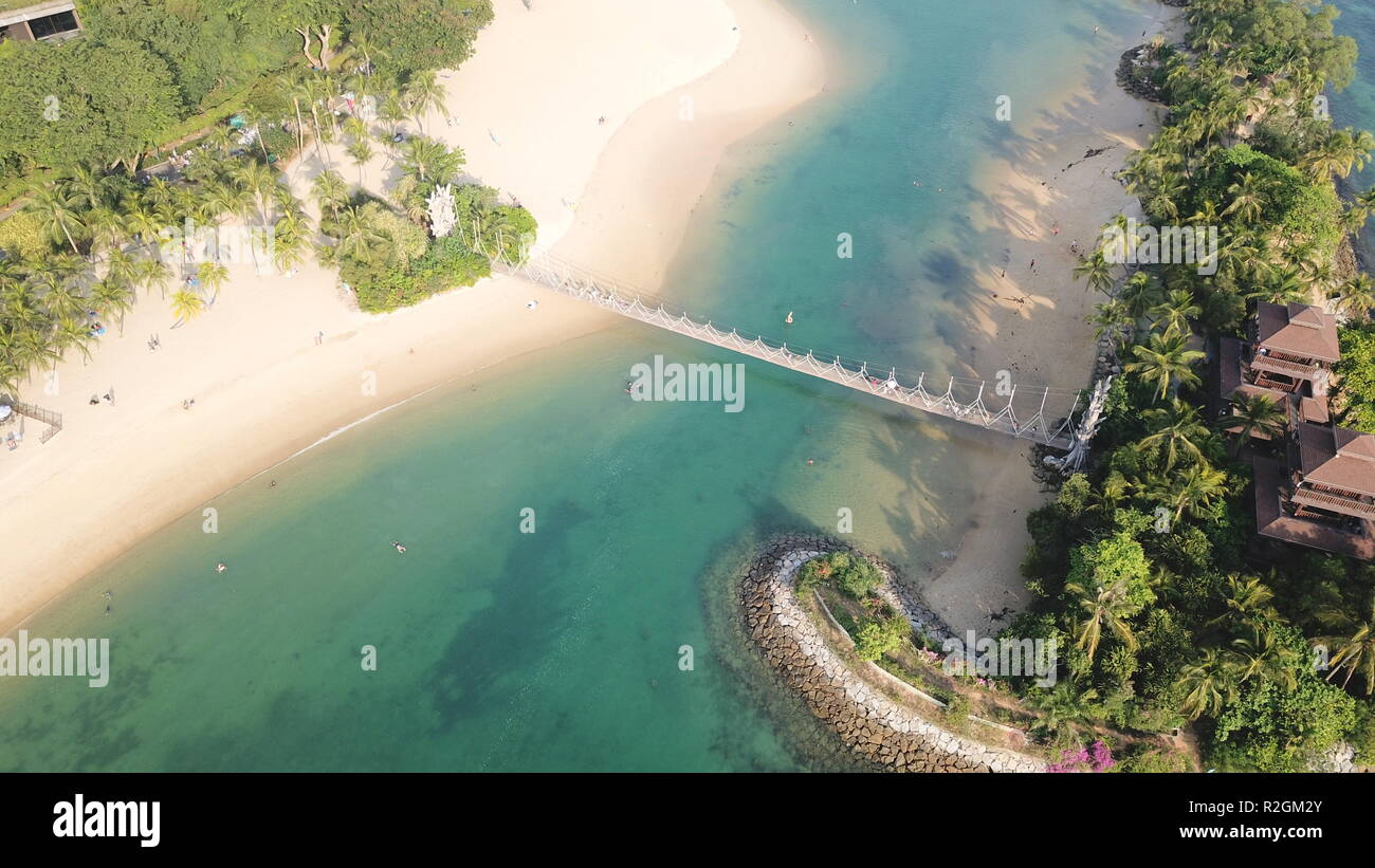 Pont flottant à la plage de Siloso, Sentosa, Singapour Banque D'Images