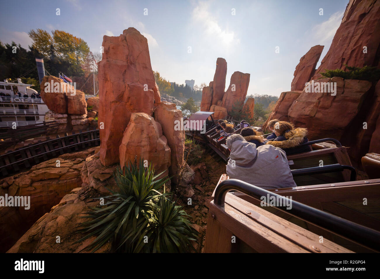 Disney Land Paris, France, Novembre 2018 : l'intérieur du Big Thunder Mountain Railroad. Un roller coaster dans Frontierland à Disney Land Paris. Banque D'Images