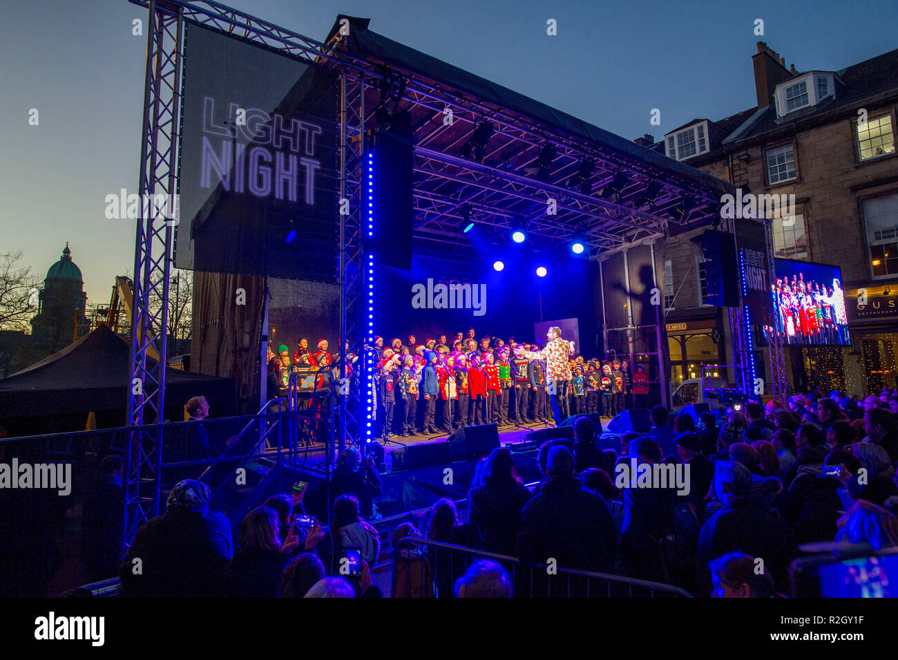 Le début officiel d'EdinburghÕs, Noël lumière nuit, George Street, Édimbourg. Banque D'Images