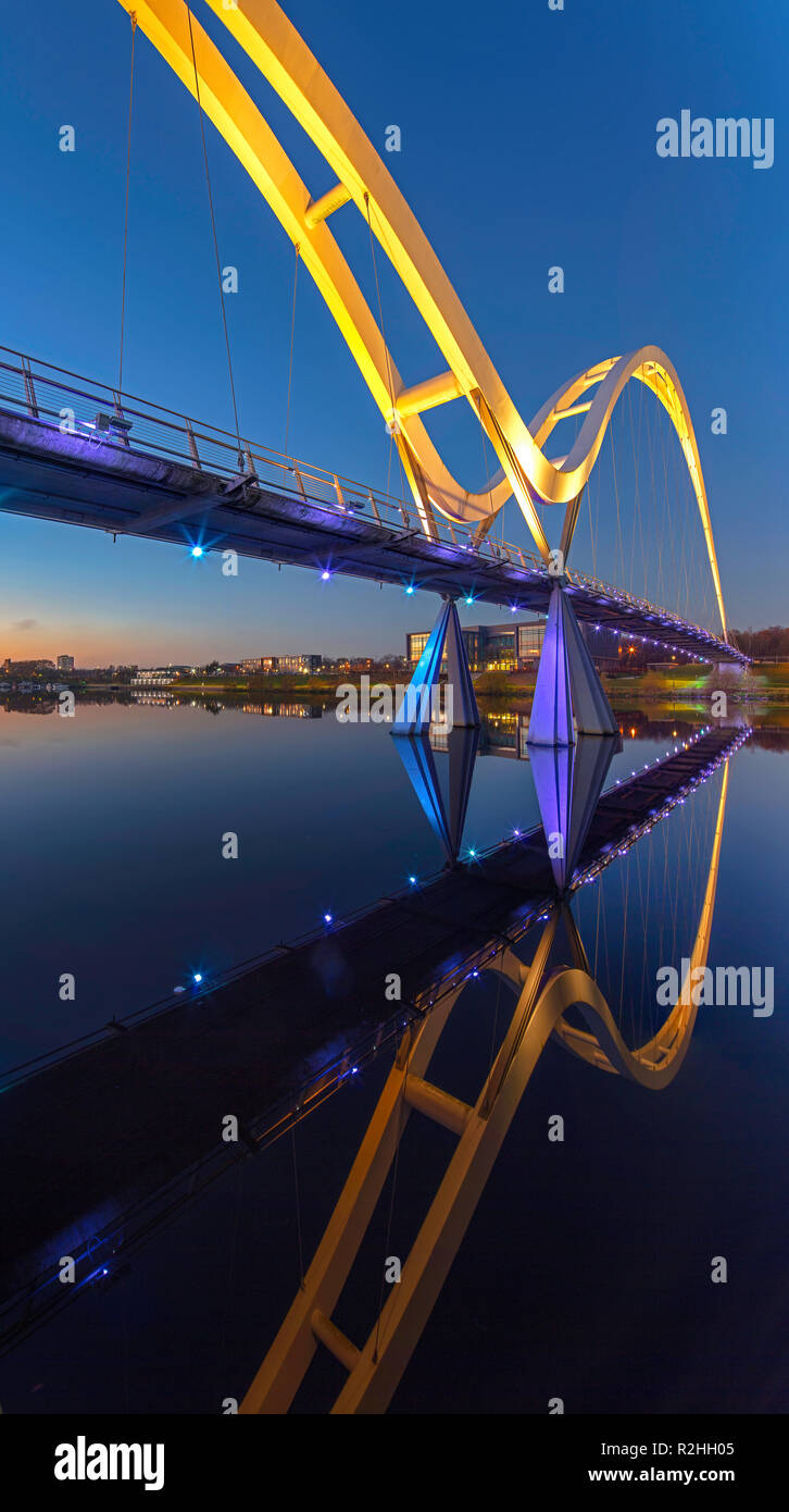 L'Infini bridge at Dusk, Stockton-on-Tees, Tees Valley, UK Banque D'Images