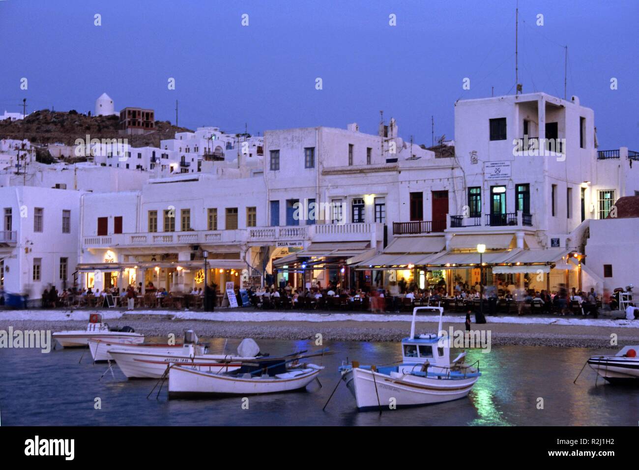 Le port de Mykonos la nuit Banque D'Images