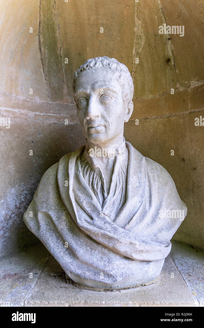 Un buste d'Alexander Pope dans Le Temple de la Dignitaires de Stowe House Gardens, Buckinghamshire UK Banque D'Images