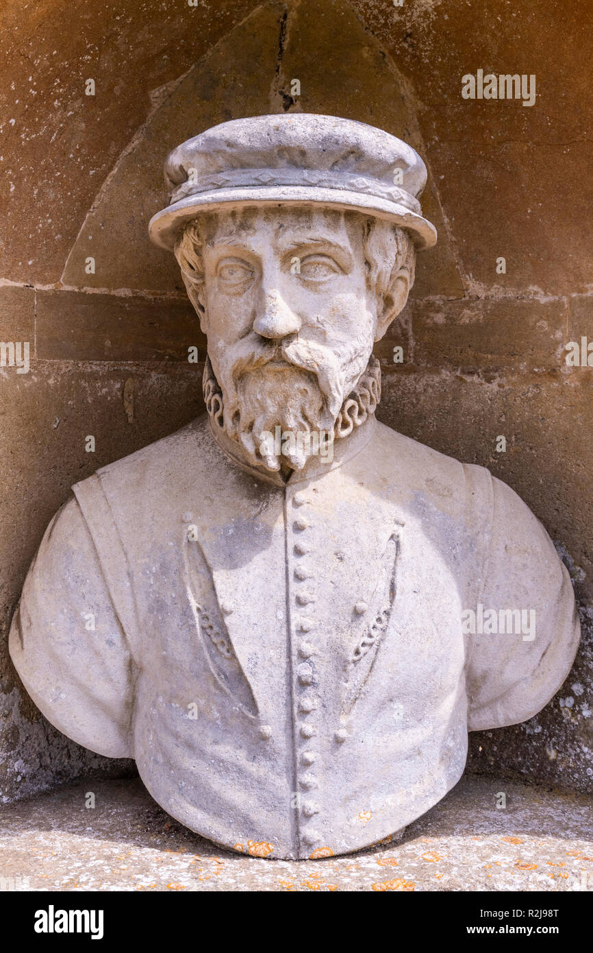 Un buste de sir Thomas Gresham dans Le Temple de la Dignitaires de Stowe House Gardens, Buckinghamshire UK Banque D'Images
