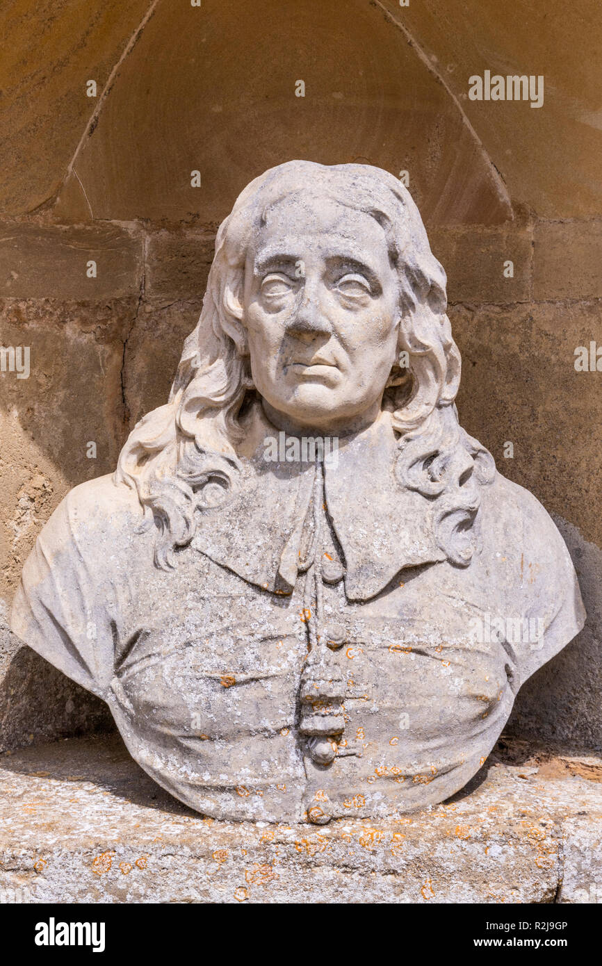 Un buste de John Milton dans le Temple de la Dignitaires de Stowe House Gardens, Buckinghamshire UK Banque D'Images