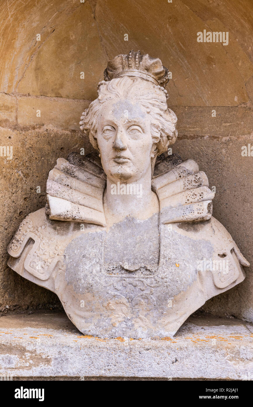 Un buste de la Reine Elizabeth I dans le Temple de la Dignitaires de Stowe House Gardens, Buckinghamshire UK Banque D'Images