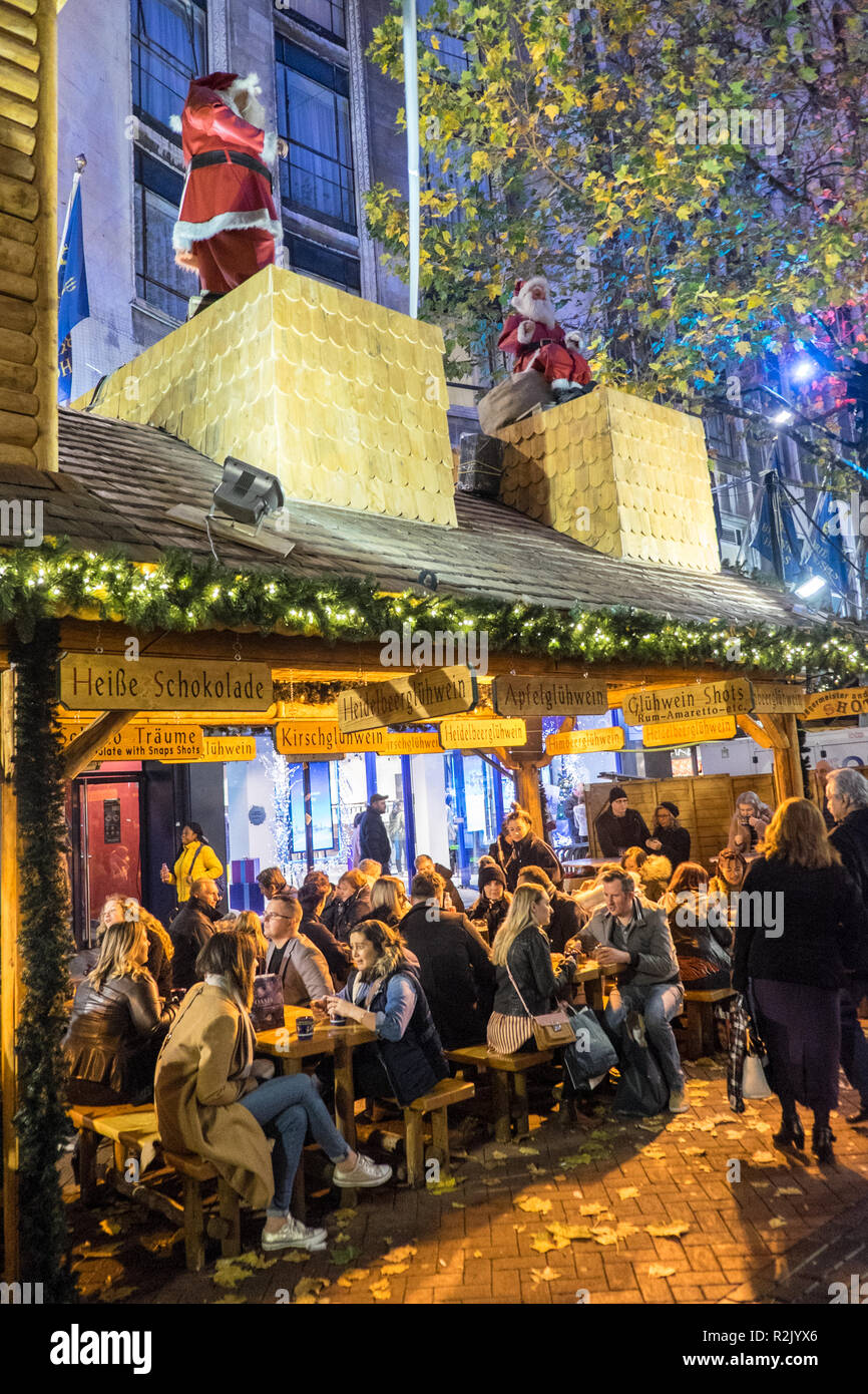 Marché de Noël allemand de Birmingham est le plus grand marché de Noël au Royaume-Uni, et le plus grand marché allemand en dehors de l'Allemagne et l'Autriche.a tenu une Banque D'Images