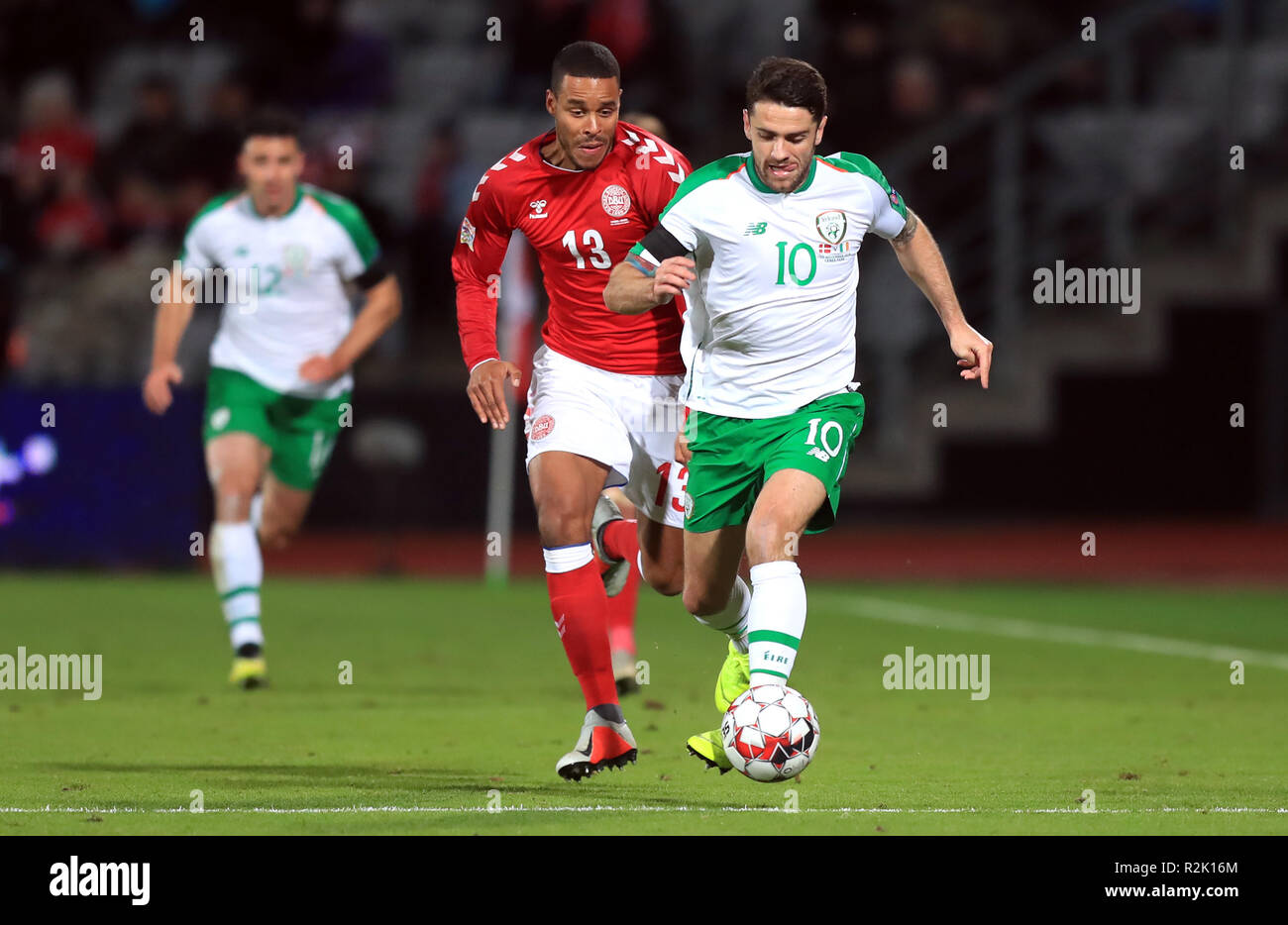 La République d'Irlande Robbie Brady (droite) et Mathias du Danemark Jorgensen bataille pour la balle au cours de l'UEFA Ligue des Nations Unies, Groupe B4 match au parc Ceres, Aarhus. Banque D'Images