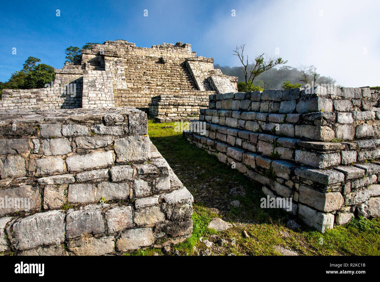 La pyramide principale au Mayan Ruins de Chinkultic, Chiapas, Mexique. Banque D'Images