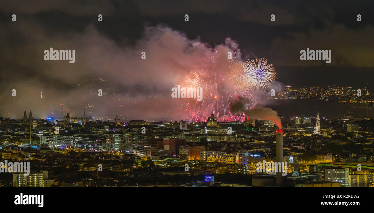 D'artifice du Nouvel An sur Zurich Banque D'Images