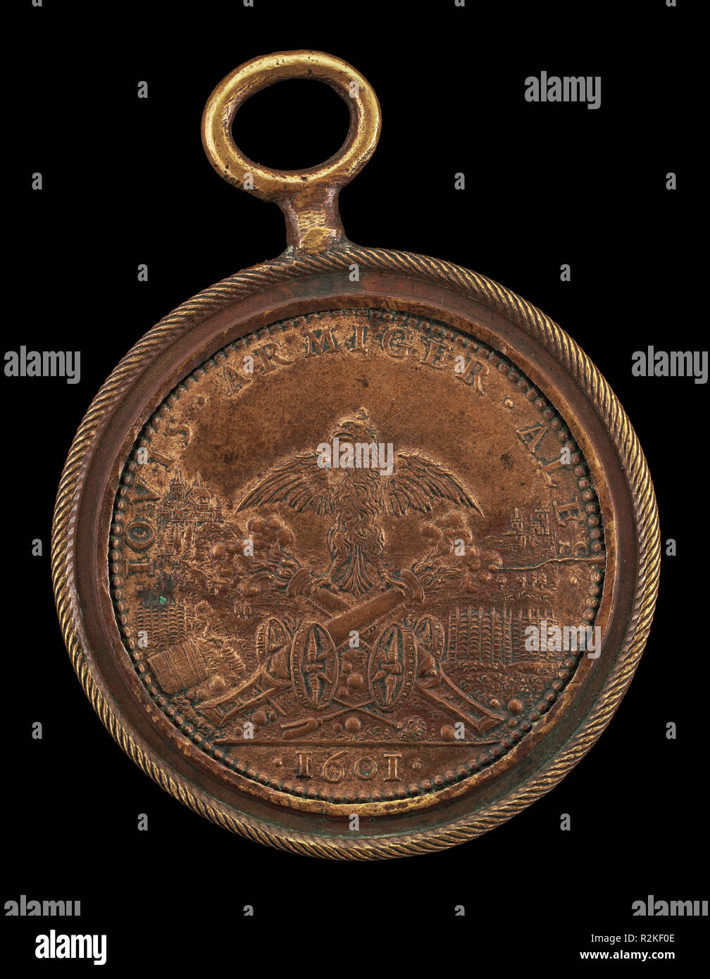 Eagle à cheval sur deux canons (l'artillerie) [AR]. En date du : 1601. Dimensions : hors tout (diamètre, sans boucle de suspension) : 6.03 cm (2 3/8 in.) dans l'ensemble (hauteur avec boucle de suspension) : 8.04 cm (3 3/16 in.) Poids brut : 79,25 g (0,175 lb.) axe : 12:00. Technique : bronze. Musée : National Gallery of Art, Washington DC. Auteur : Philippe Danfrie II. Banque D'Images