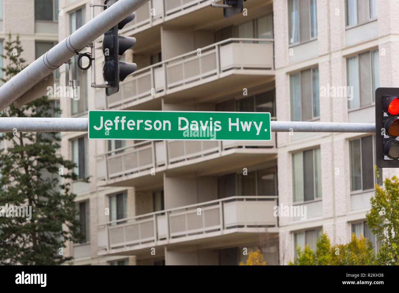 CRYSTAL CITY, Virginia, USA - Jefferson Davis Highway sign in Crystal City, l'emplacement de l'AC2 Amazon dans le comté d'Arlington. Banque D'Images