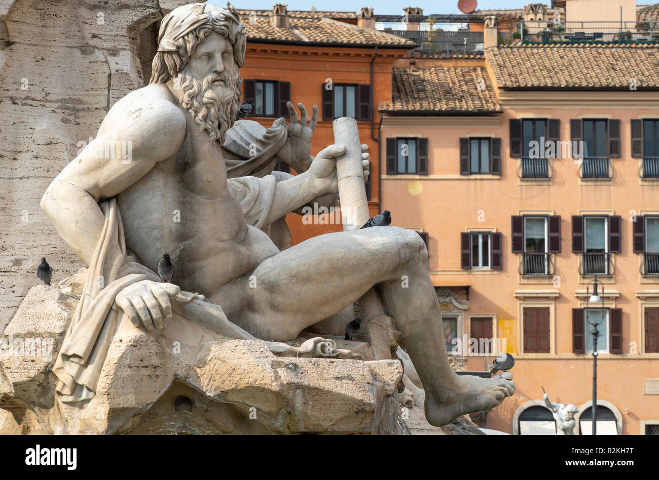 Fontana dei Quattro Fiumi (fontaine des Quatre Fleuves), détail montrant le fleuve-dieu, Gange, conçu par Gian Lorenzo Bernini en 1651. dans la Piazz Banque D'Images