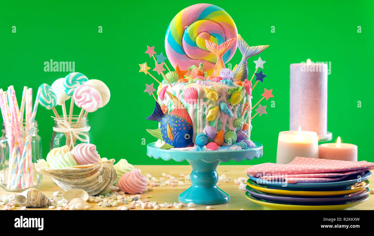 Theme Mermaid Candyland Gateau Avec Paillettes Colorees Tails Coquillages Et Animaux Marins Toppers Pour Enfants Des Ados De La Nouveaute Et D Anniversaire Partie Celebrat Photo Stock Alamy