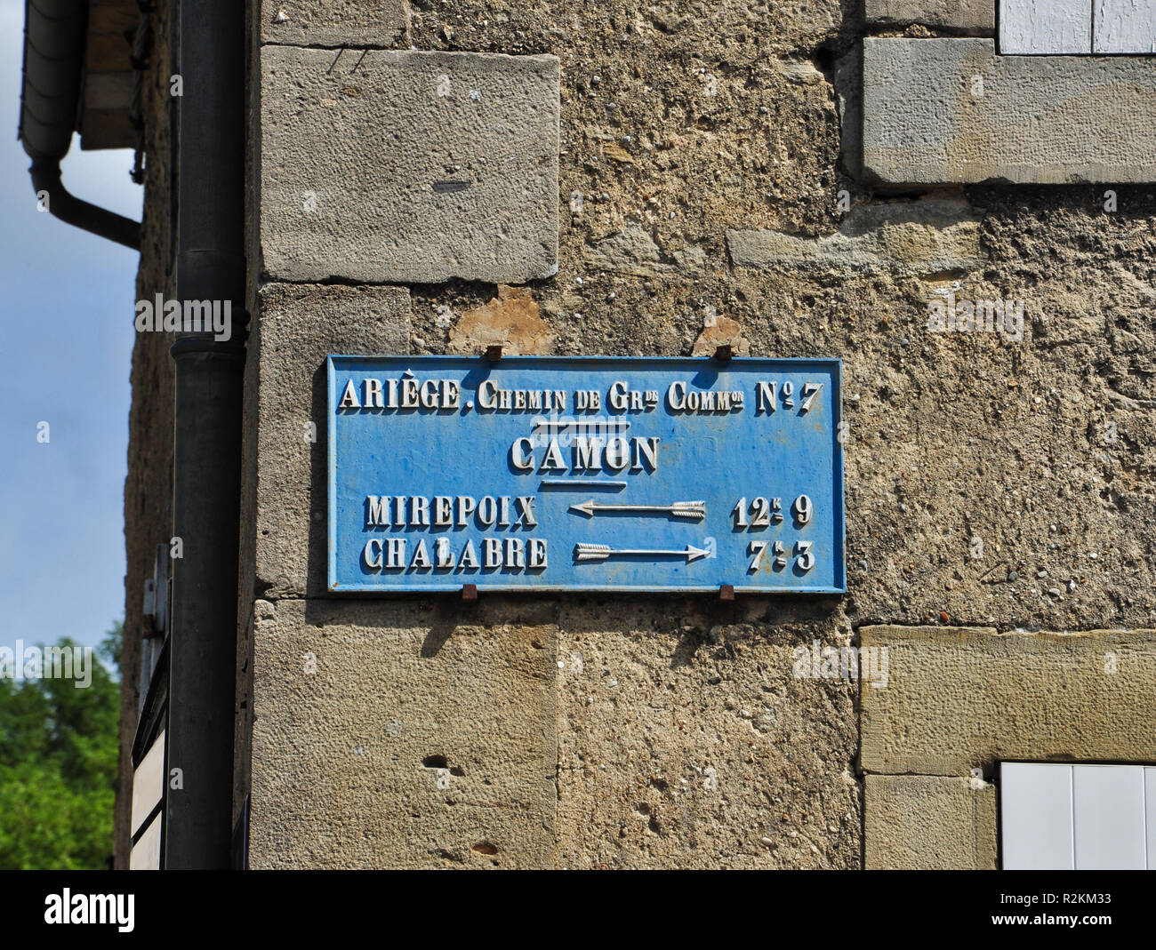 Distance à l'ancienne enseigne, Camon, l'Ariège, l'Occitanie, France Banque D'Images