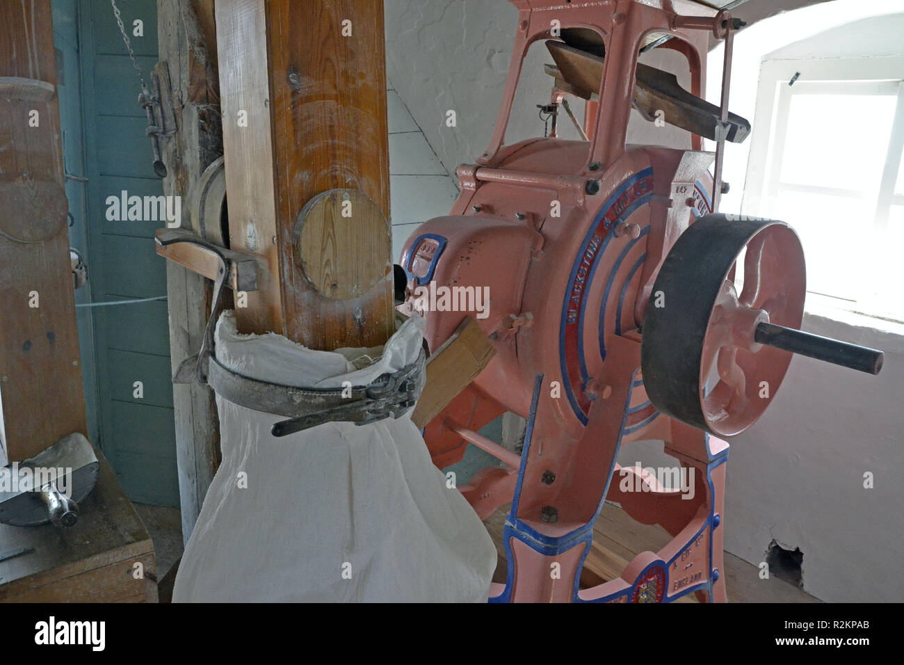 Maud Foster Moulin, Boston, Lincolnshire, Royaume-Uni. Un moulin à farine de travail qui fonctionne comme une entreprise à l'aide d'anciennes méthodes de production Banque D'Images