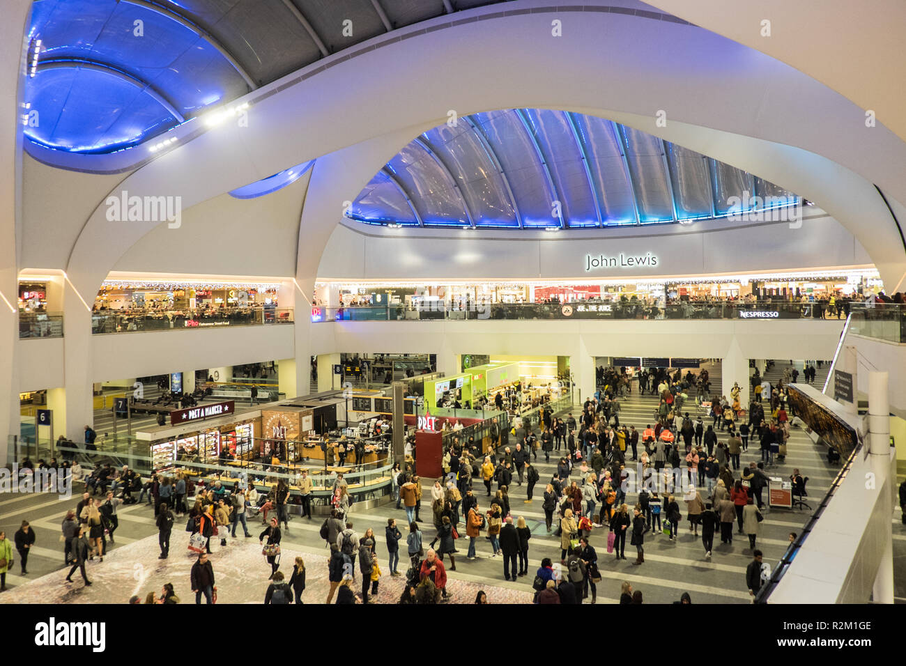 Grand Central,shopping,animation,restauration,mall, ancrée,PAR,John Lewis,store,et,de,Hall,New Street Station,train,Birmingham, Angleterre, Banque D'Images