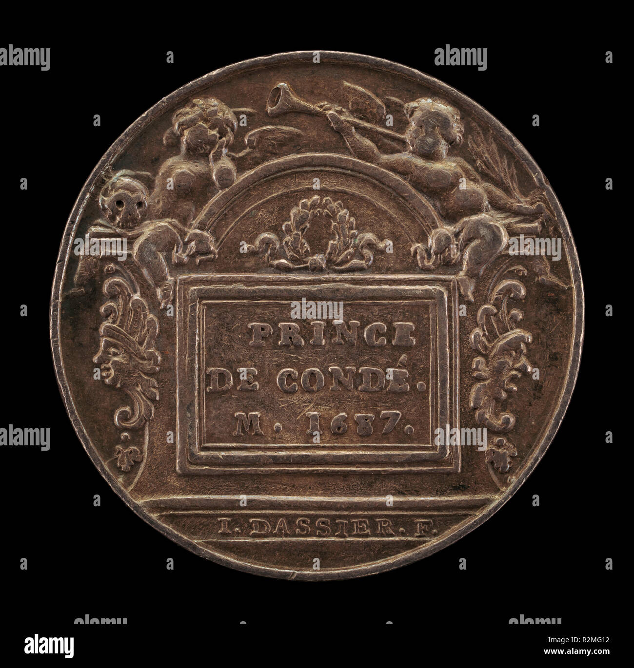 Plaque commémorative, avec les génies de la mort et de la renommée [AR]. En date : première moitié du 18e siècle. Dimensions : hors tout (diamètre) : 2.87 cm (1 1/8 in.) Poids brut : 18,25 gr (0,04 lb.) axe : 12:00. Médium : l'argent. Musée : National Gallery of Art, Washington DC. Auteur : Jean particulier Dassier. Banque D'Images