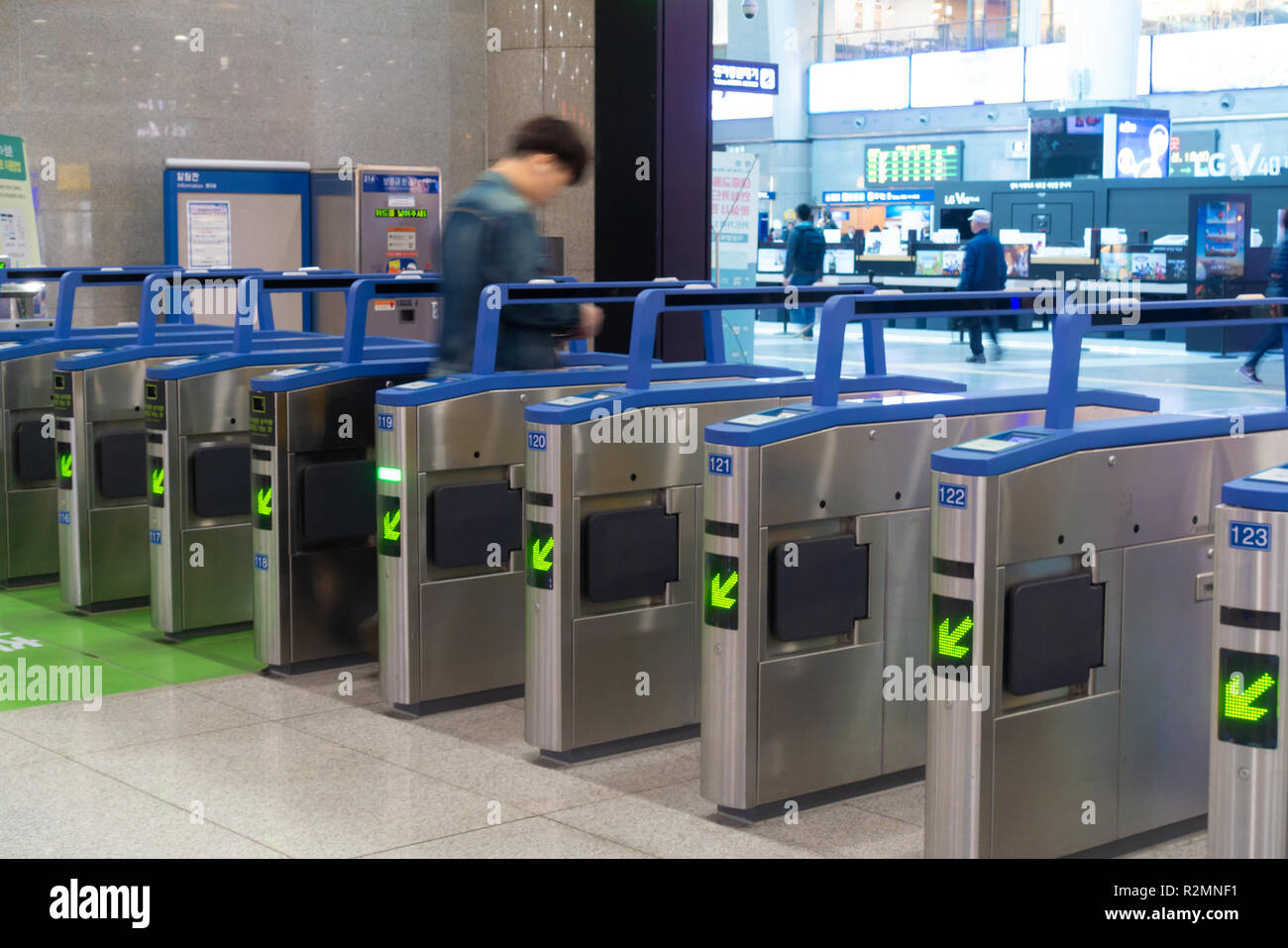 Les obstacles à une station de billets sur le système de métro de Séoul