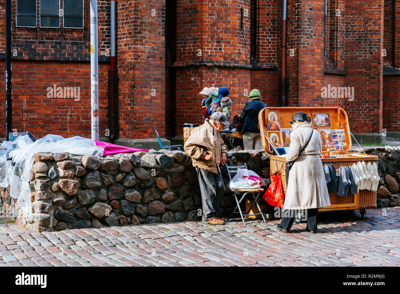 Dans le centre du marché, vente d'artisanat. Vieille ville de Riga. Riga, Lettonie, Pays Baltes, Europe Banque D'Images