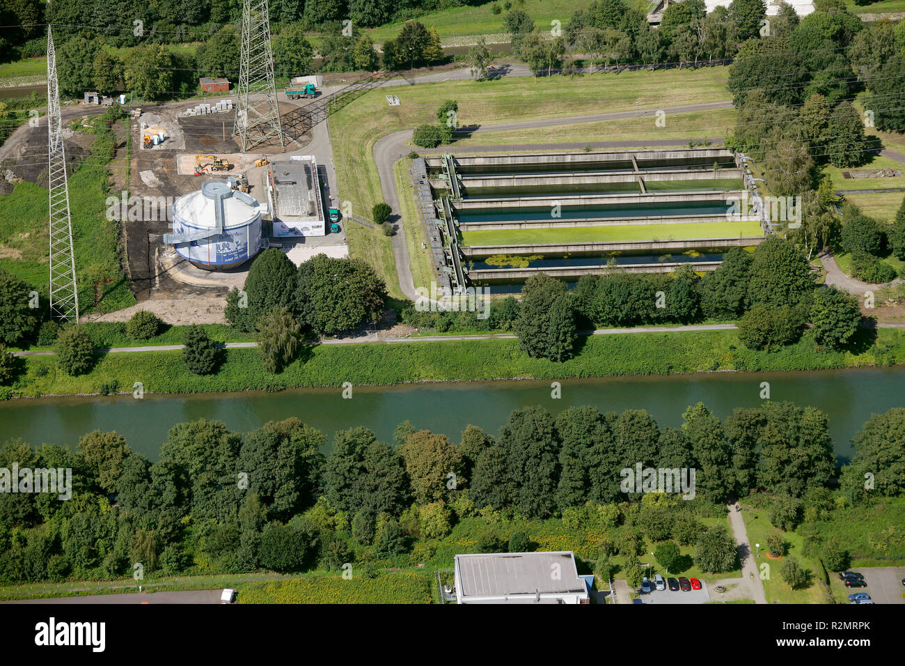 Vue aérienne, l'Emscher, Art, Silke Wagner Saalbach i protestations des mineurs dans la région de la Ruhr digesteur, Recklinghausen, Emscherkunst.2010, d'œuvres d'art à l'Emscher, Ruhr, Rhénanie du Nord-Westphalie, Allemagne, Europe, Banque D'Images