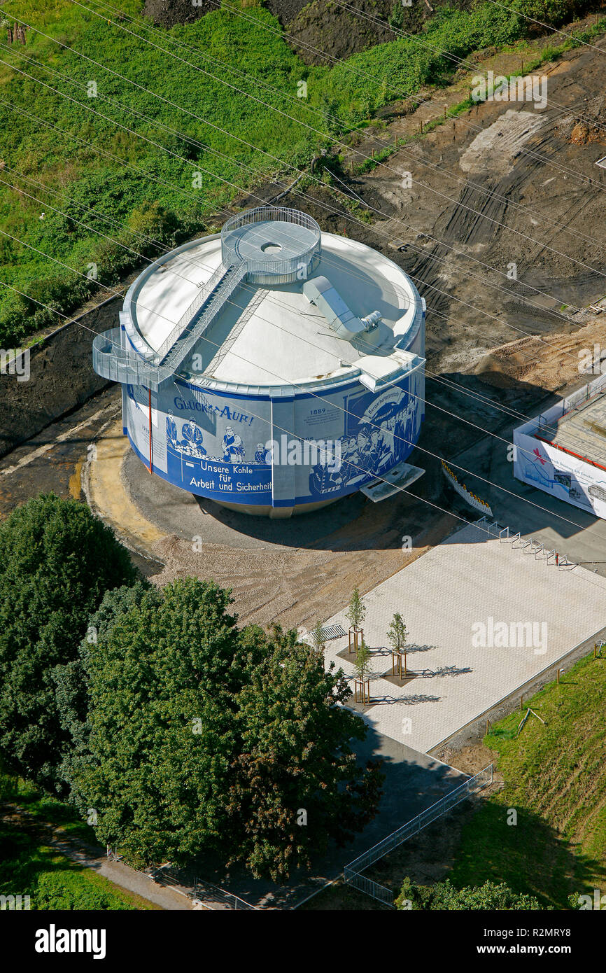 Vue aérienne, l'Emscher, Art, Silke Wagner Saalbach i protestations des mineurs dans la région de la Ruhr digesteur, Recklinghausen, Emscherkunst.2010, d'œuvres d'art à l'Emscher, Ruhr, Rhénanie du Nord-Westphalie, Allemagne, Europe, Banque D'Images