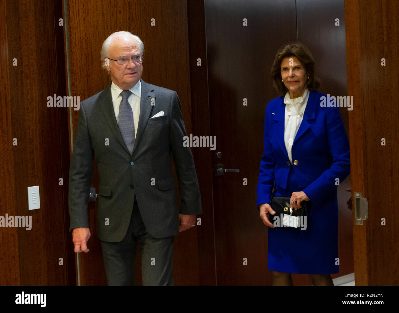 New York, États-Unis. 19 Nov, 2018. New York, NY - 19 novembre 2018 : Le Secrétaire général de l'ONU, Antonio Guterres répond à Sa Majesté le Roi Carl XVI Gustaf et la Reine Silvia de Suède au Siège des Nations Unies Crédit : lev radin/Alamy Live News Banque D'Images