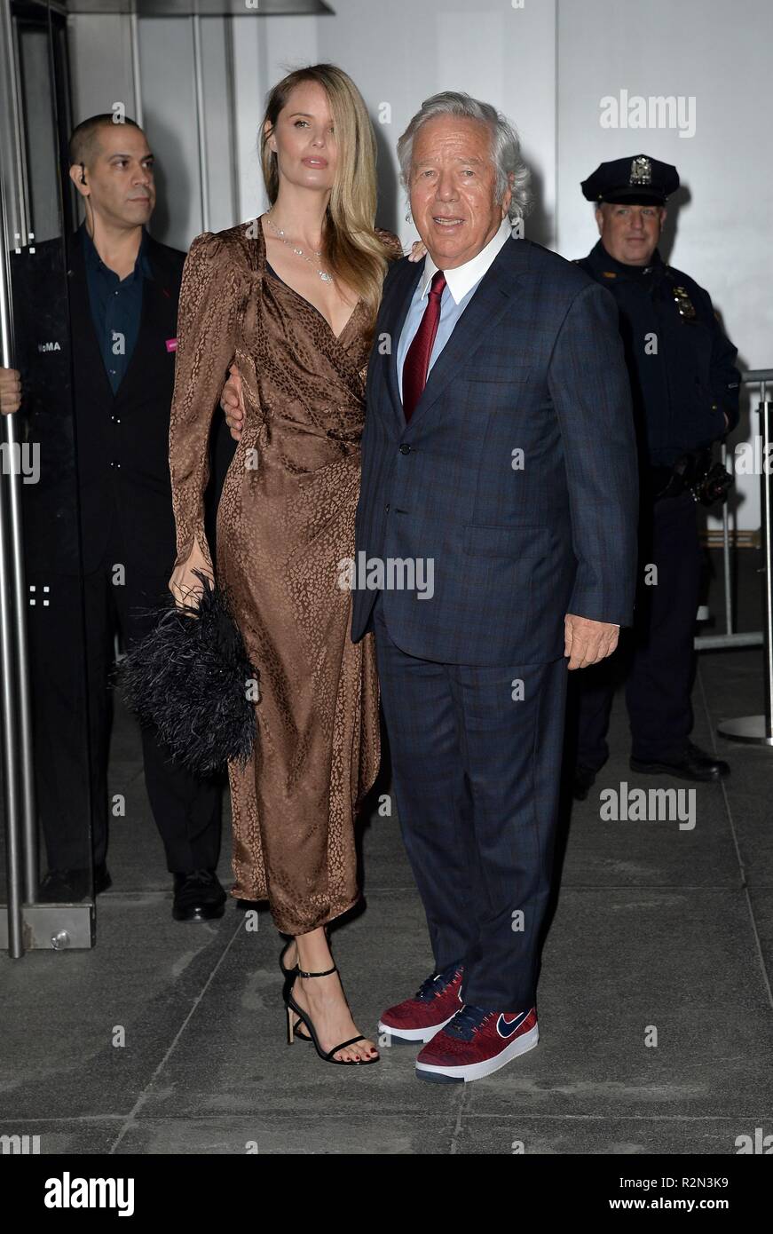 New York, NY, USA. 19 Nov, 2018. Ricki Noel Lander, Robert Kraft dehors et environ pour la célébrité Candids - MON, New York, NY, 19 novembre 2018. Credit : Kristin Callahan/Everett Collection/Alamy Live News Banque D'Images