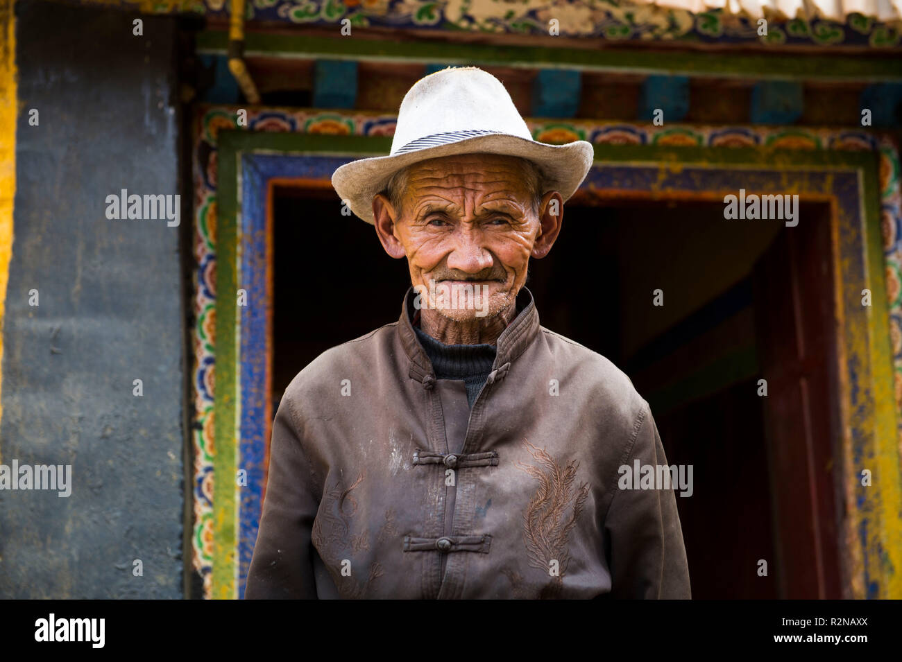 Tsethang, vieille ville, man with hat, portrait Banque D'Images