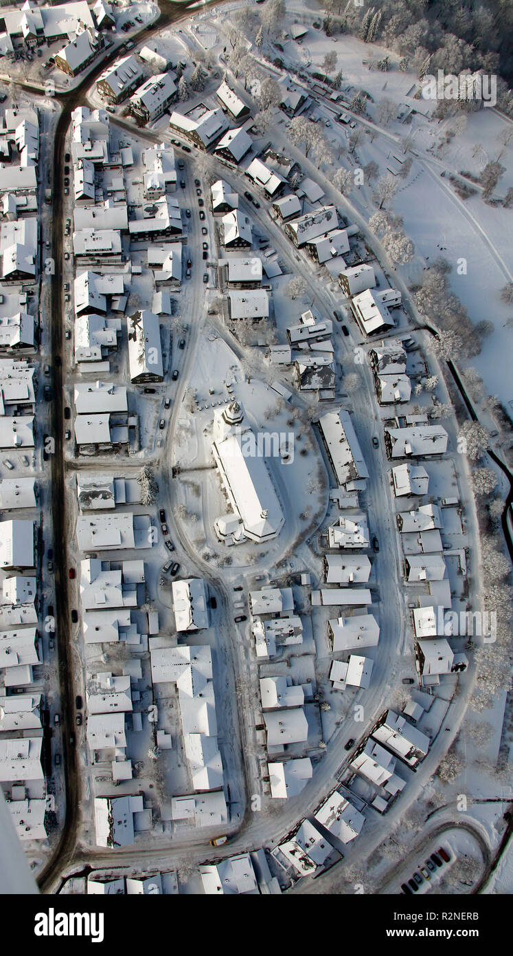 Vue aérienne, Winterberg Mitte Église, neige, hiver, Winterberg, Rhénanie du Nord-Westphalie, Allemagne, Europe, Banque D'Images