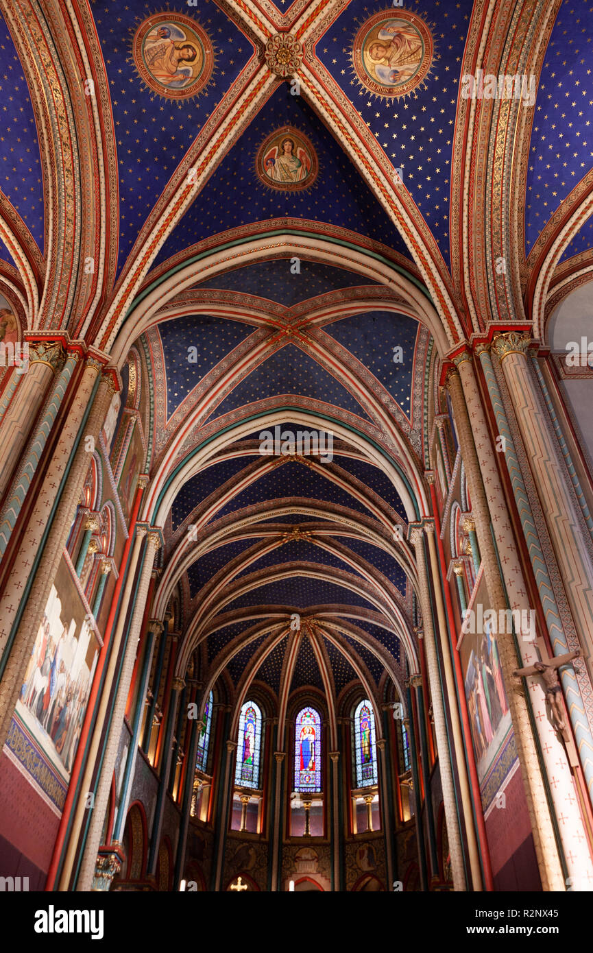 Intérieur de la chapelle basse de la Sainte-Chapelle à Paris, France. Banque D'Images