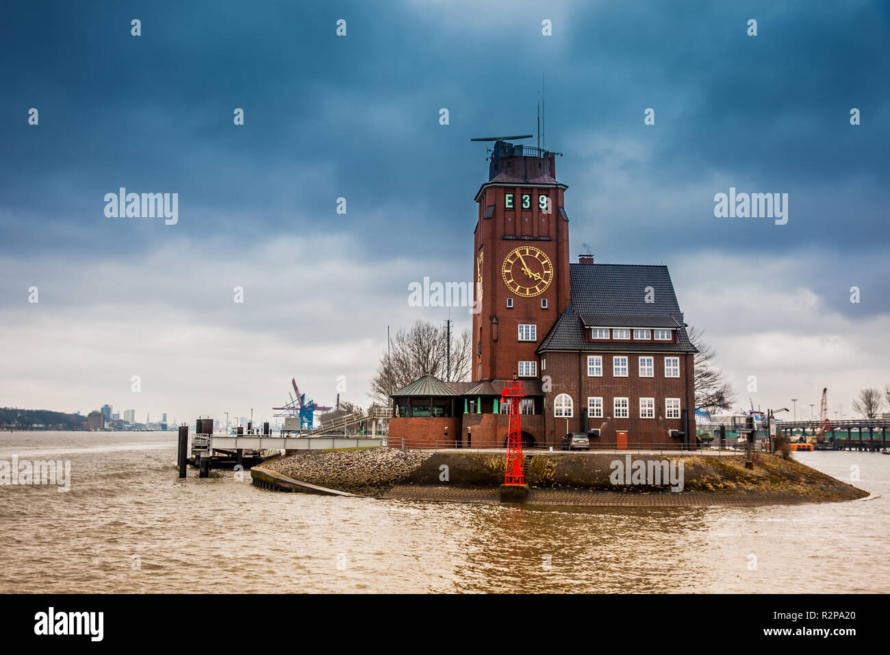 Navigator tour à Finkenwerder sur les rives de l'Elbe à Hambourg Banque D'Images