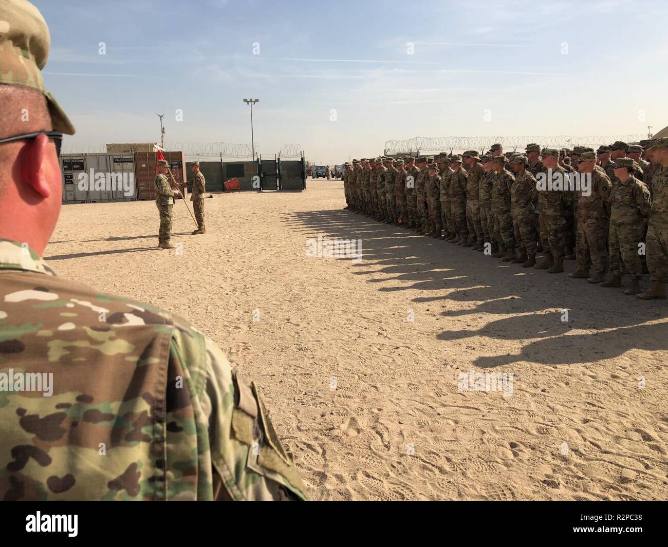 Depuis le départ de la maison il y a plus d'un mois, les soldats de la Garde nationale du Minnesota's 34e Division d'infanterie de Red Bull ont été l'achèvement d'une vaste gamme d'entraînement à Fort Hood, au Texas, en vue d'un déploiement au Moyen-Orient. De l'achèvement de la transformation de l'état de préparation militaire pour tirer leurs armes attribuées dans les champs de tir, les Red Bulls ont travaillé fort à contrôler toutes les cases requises avant de prendre le chemin de la région, le Commandement central américain de responsabilité à l'appui de la Force opérationnelle de la spartiate. Banque D'Images