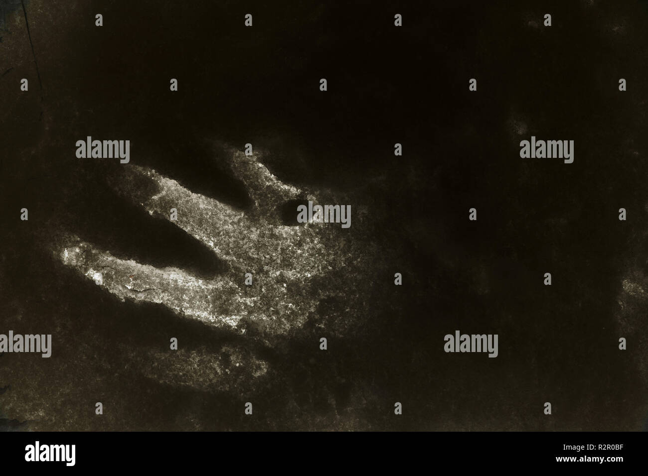 Handprint dans une mince couche de neige, manipulées numériquement Banque D'Images