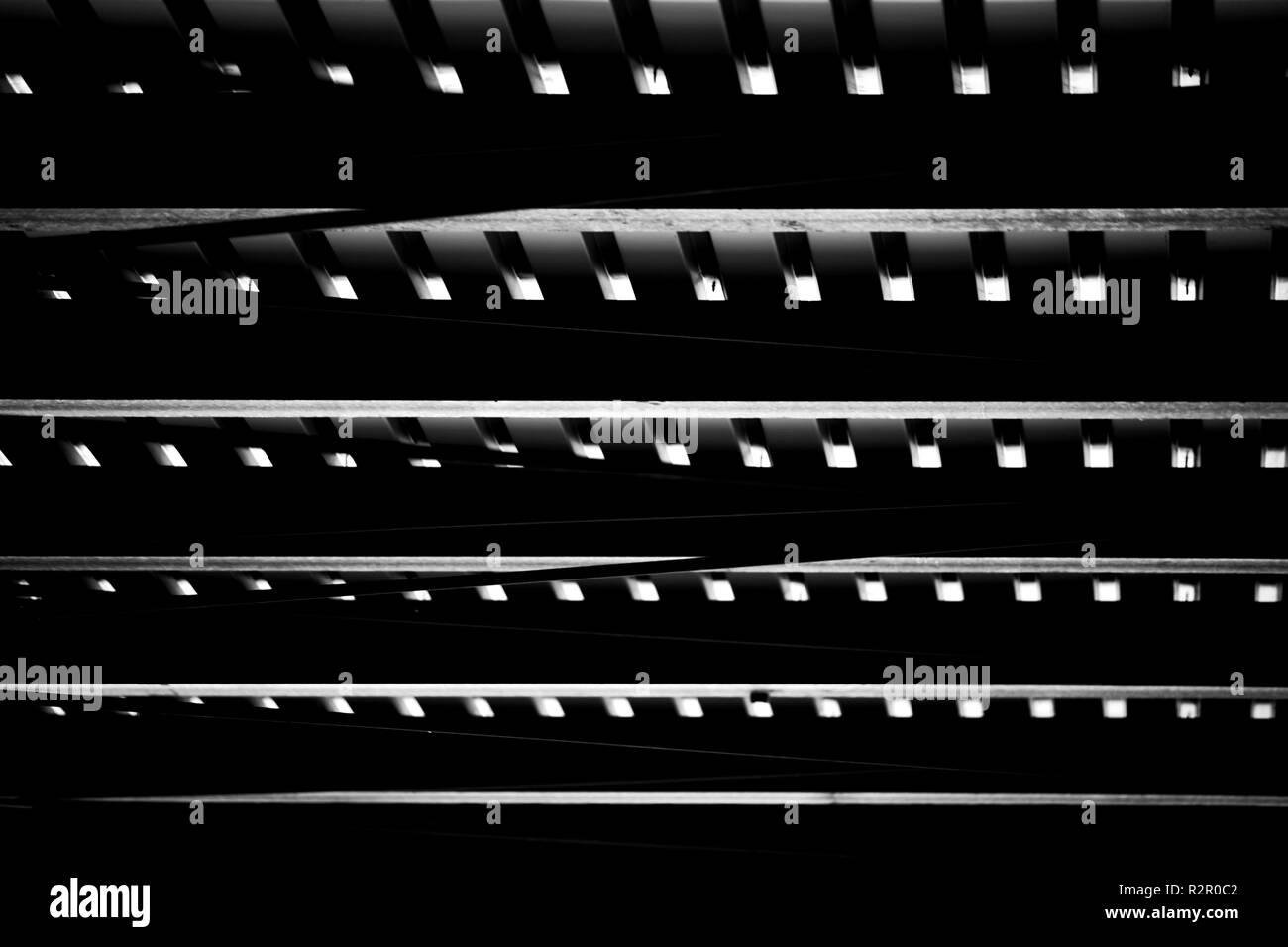 Détail de la construction de toit en métal avec des poutrelles d'acier et panneaux en toiture Banque D'Images