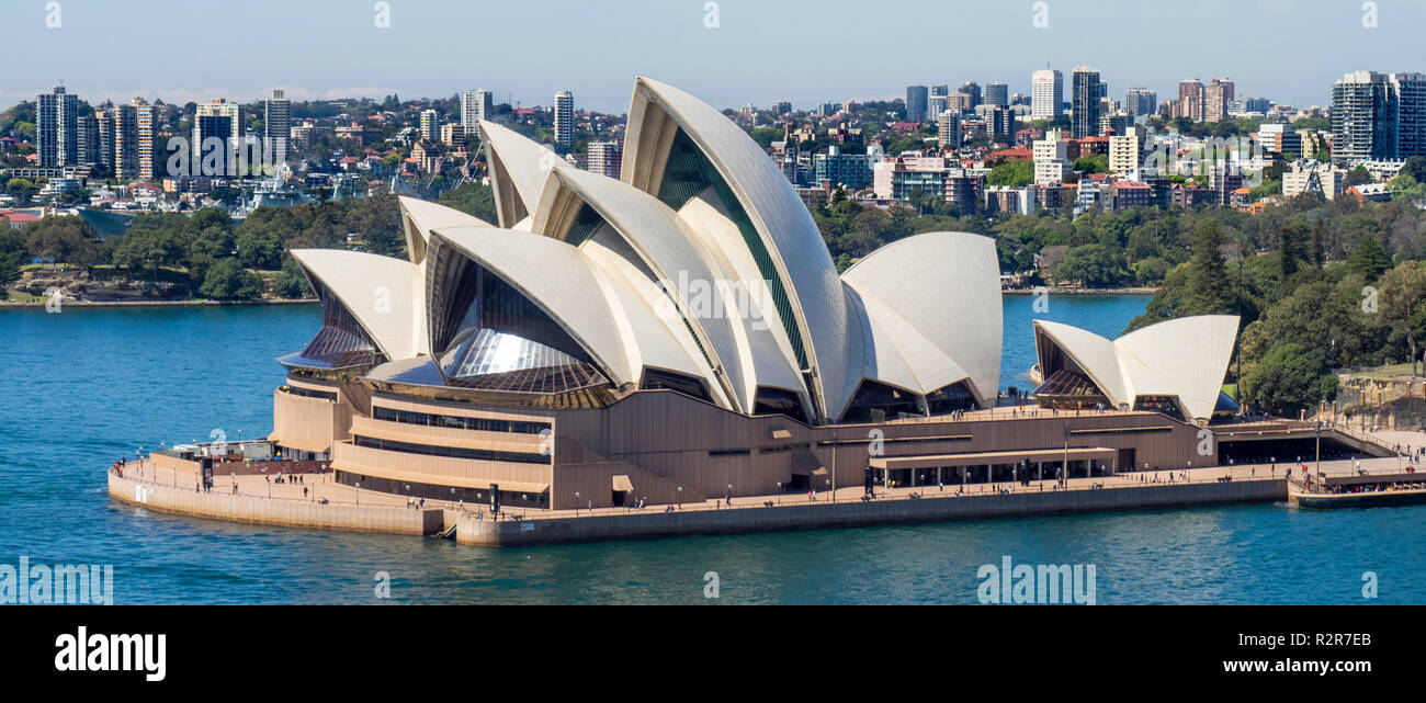 Opéra de Sydney sur Bennelong Point sur le front de mer du port de Sydney NSW Australie. Banque D'Images