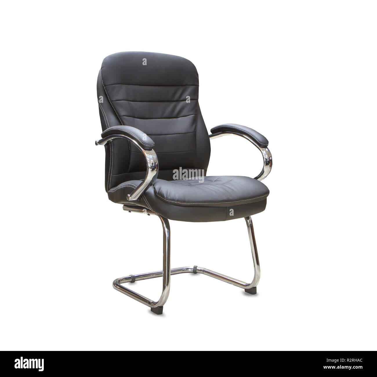 La chaise de bureau de cuir noir. Isolé Banque D'Images