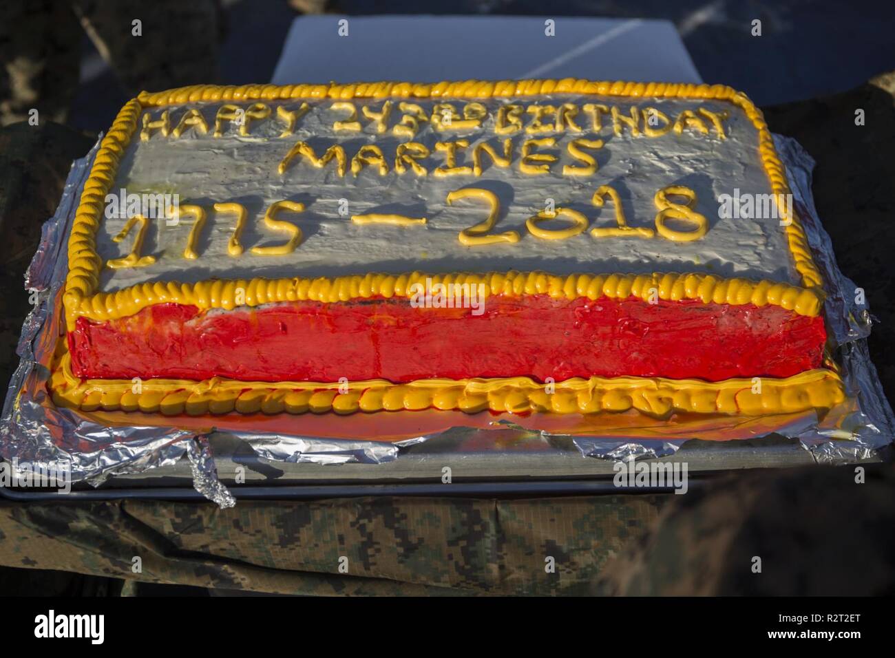 Un Gateau A La Veteran S Memorial Park Pendant La 31e Marine Expeditionary Unit Et Du Bataillon Logistique De Combat Du Corps Des Marines 31 243e Anniversaire Ceremonie Sur Tinos Commonwealth Des Iles
