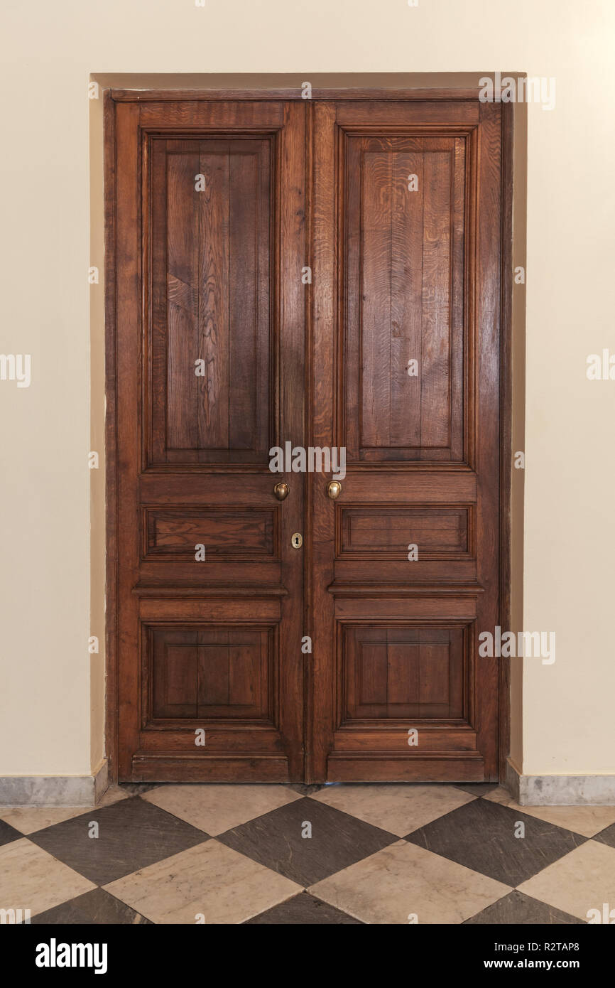 Vieille porte en bois, aménagement intérieur classique de fond photo Banque D'Images