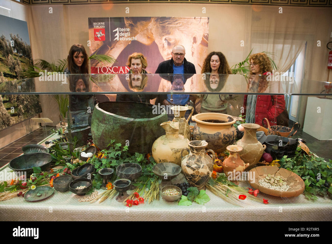 L'Europe, Italie, Toscane, Vetulonia, musée archéologique, exibition, étrusque, chargés de table pots et ustensiles pour banquet Banque D'Images