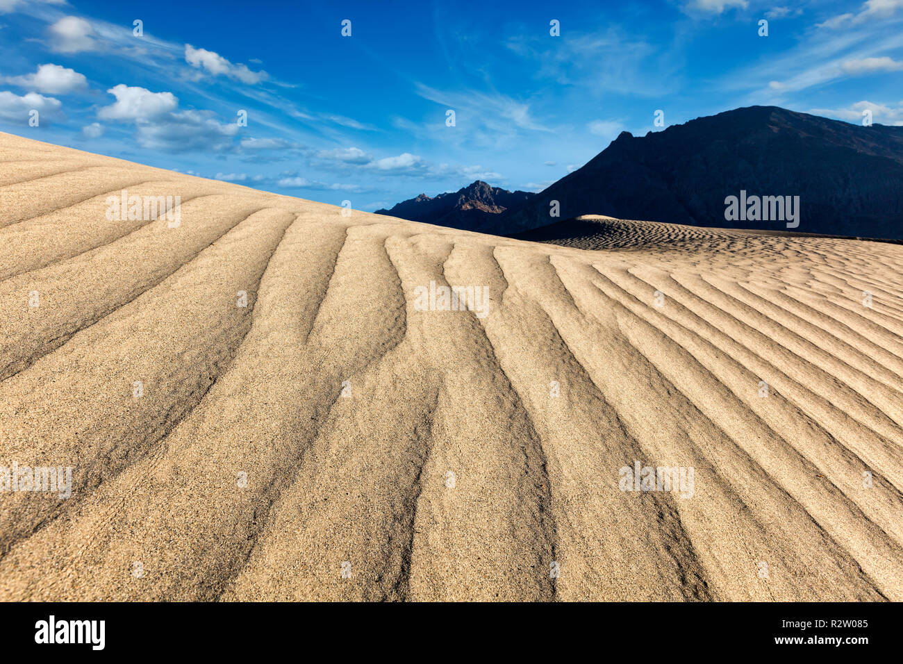 Dunes de sable dans les montagnes Banque D'Images
